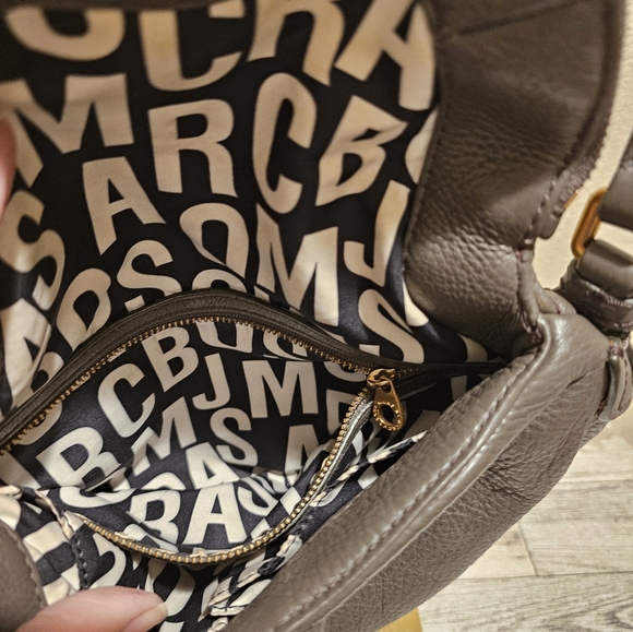 Marc Jacobs Gray Leather Crossbody Bag EUC - Picture 9 of 11